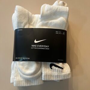 Nike white everyday cotton cushioned crew socks